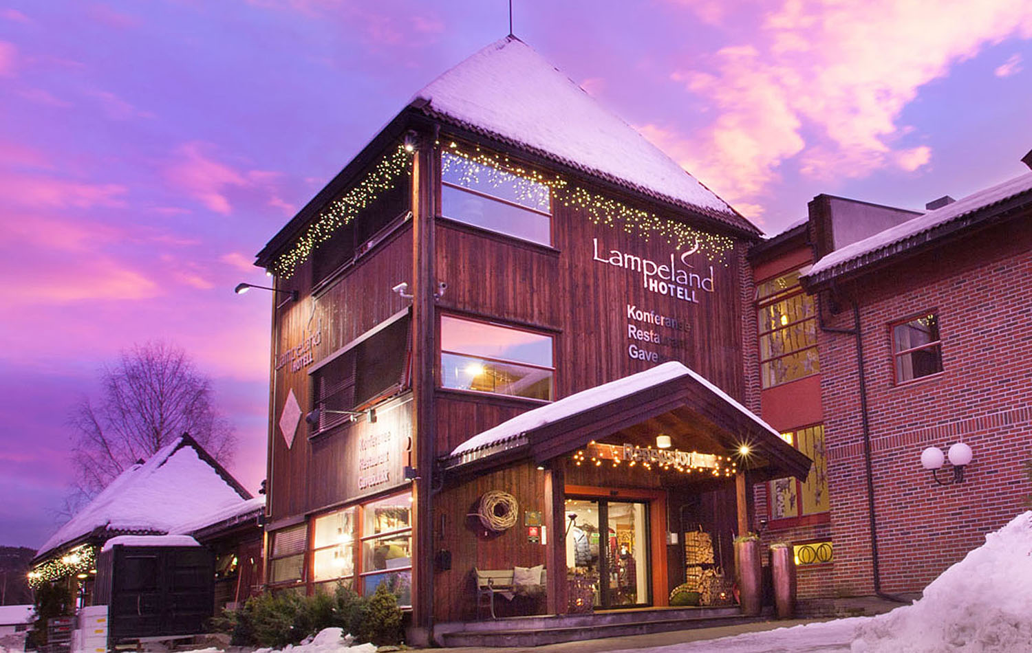 NYHET! Førjulshelg med Tone VI OVER 60 Hotell Lampeland Kongsberg Lading av el bil